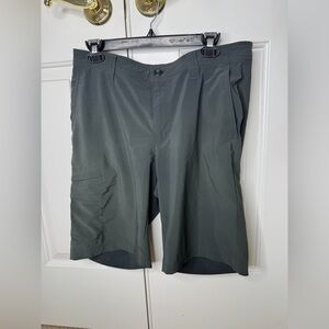 Columbia Khaki Casual Hiking Outdoors Walking Shorts (Men’s Size 32 W x 10 L)